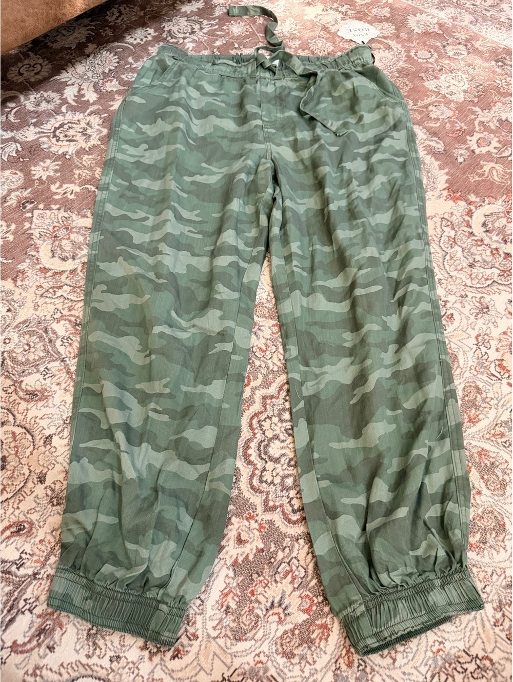 NWT Knox rose camo paperbag pants